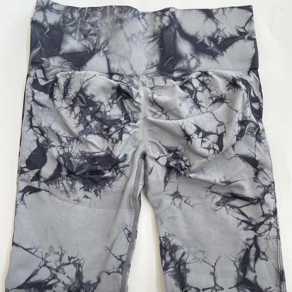 Tie Dye activewear leggings with scrunch bottoms - Picture 2 of 4